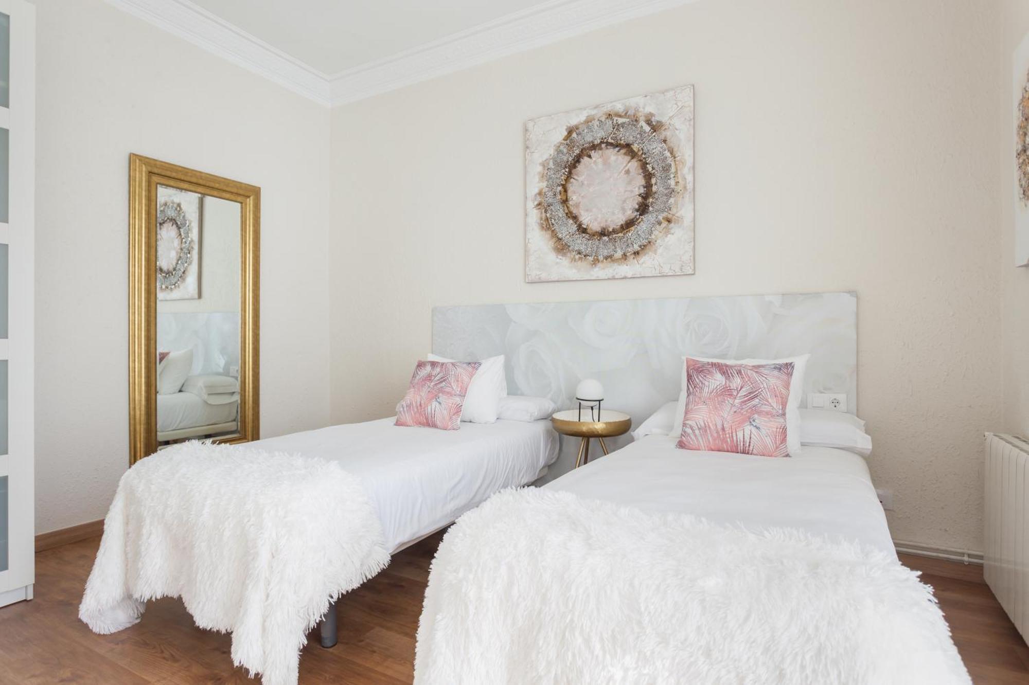 Art House Fira Apartments Βαρκελώνη Εξωτερικό φωτογραφία